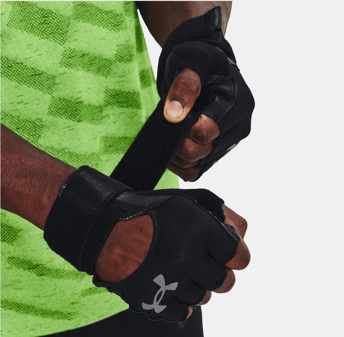 Guantes Unisex Under Armour CON CANILLERAS negros
