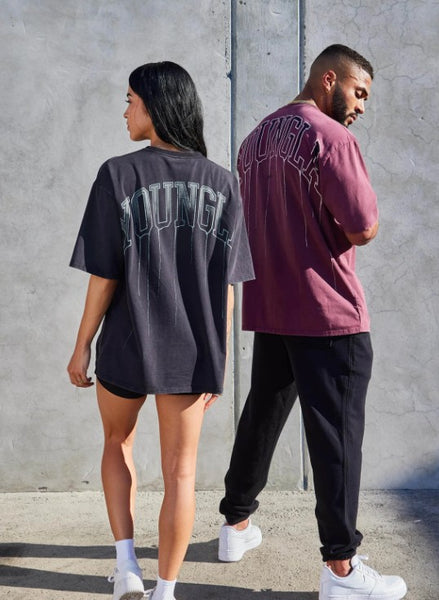 YOUNGLA W428 - Drip Oversized Tee Negro Lavado letras escurridas.