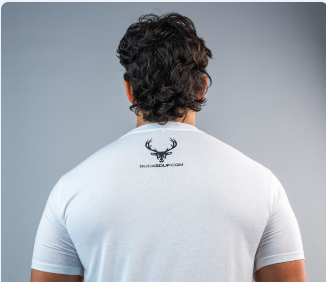 Playera Bucked Up con bandera Blanca