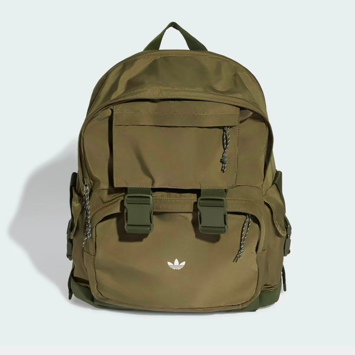 Mochila Adidas, Verde militar con clips centrales.